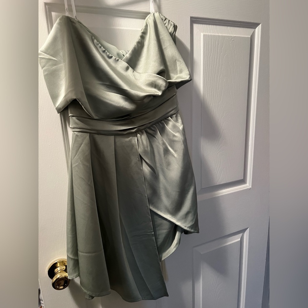 Lulus off the shoulders green dress